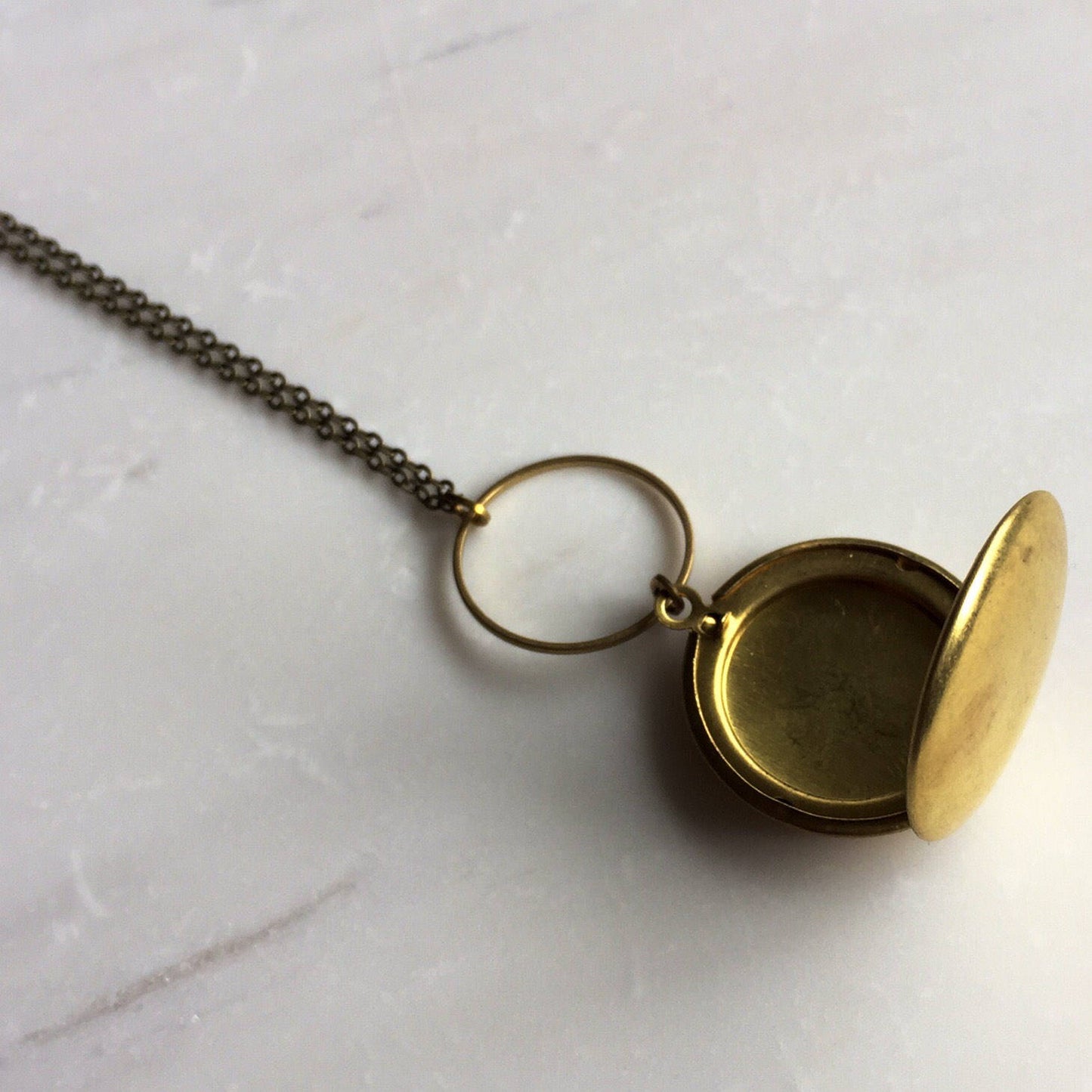 Simple Gold Locket, Circle and Locket Necklace, Keepsake Locket Necklace, Gift for Mother's Day, graduation gift