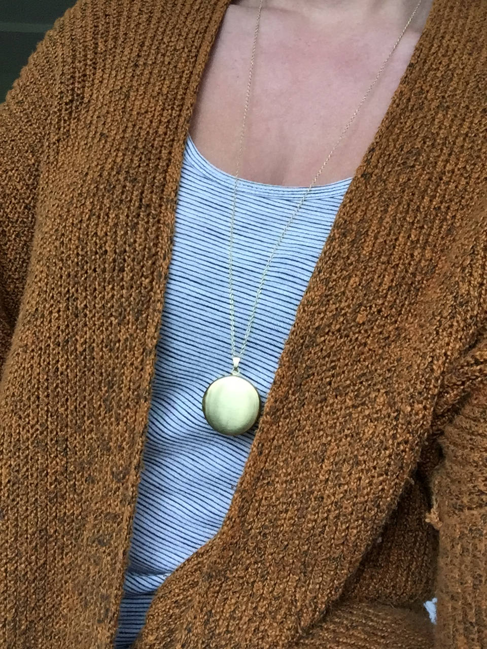 Simple Modern Gold Locket, Keepsake Locket, Personalized gift, Personalized Christmas Gift, Gift for Her, Gift for wife sister friend