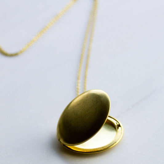 Simple Modern Gold Locket, Keepsake Locket, Personalized gift, Personalized Christmas Gift, Gift for Her, Gift for wife sister friend