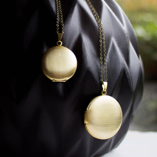 Photo Locket Gift, Personalized Christmas gift, Simple Gold Locket with Photo, gift for mom wife, personalized locket