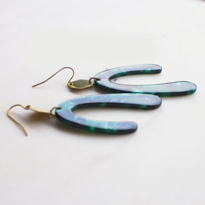 Emerald green statement earrings, u-shaped earrings with gold hexagon